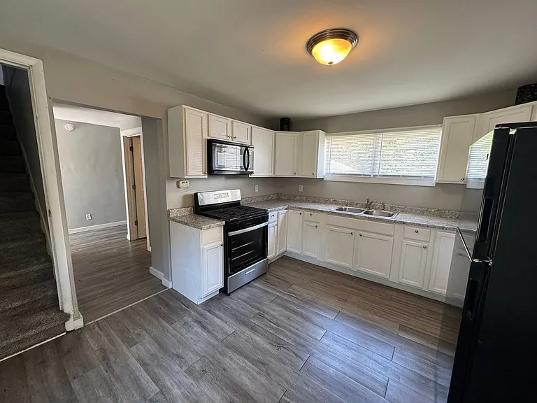 427 17th Ave — Photo 3
