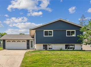 4417 Twin Pine Dr NE, Cedar Rapids, IA 52402