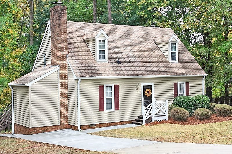 Cape Cod Charmer on 1/2 Acre Lot!
