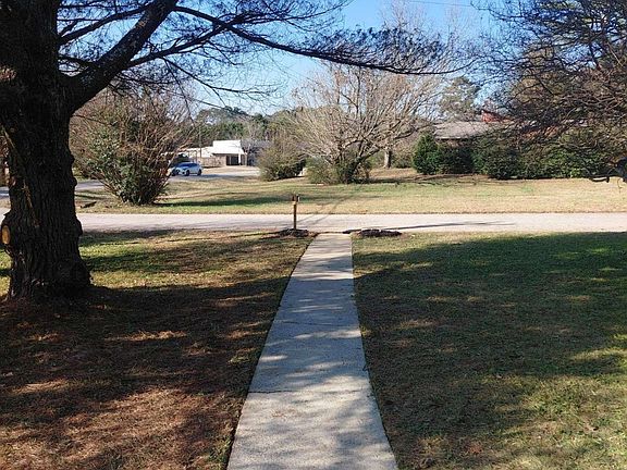 3rd image of 1411 Fairview Rd