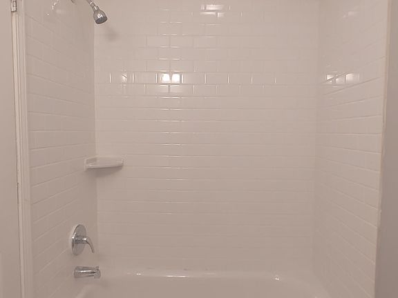 5th image of 159 Ann St #B