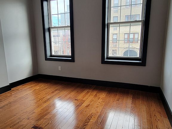 5th image of 39 Van Wagenen Ave APT 2R