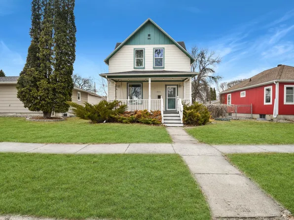 451 16th Ave S, Fargo, ND 58103