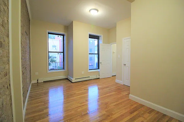 Rented by Hagstrom Management Inc | media 32