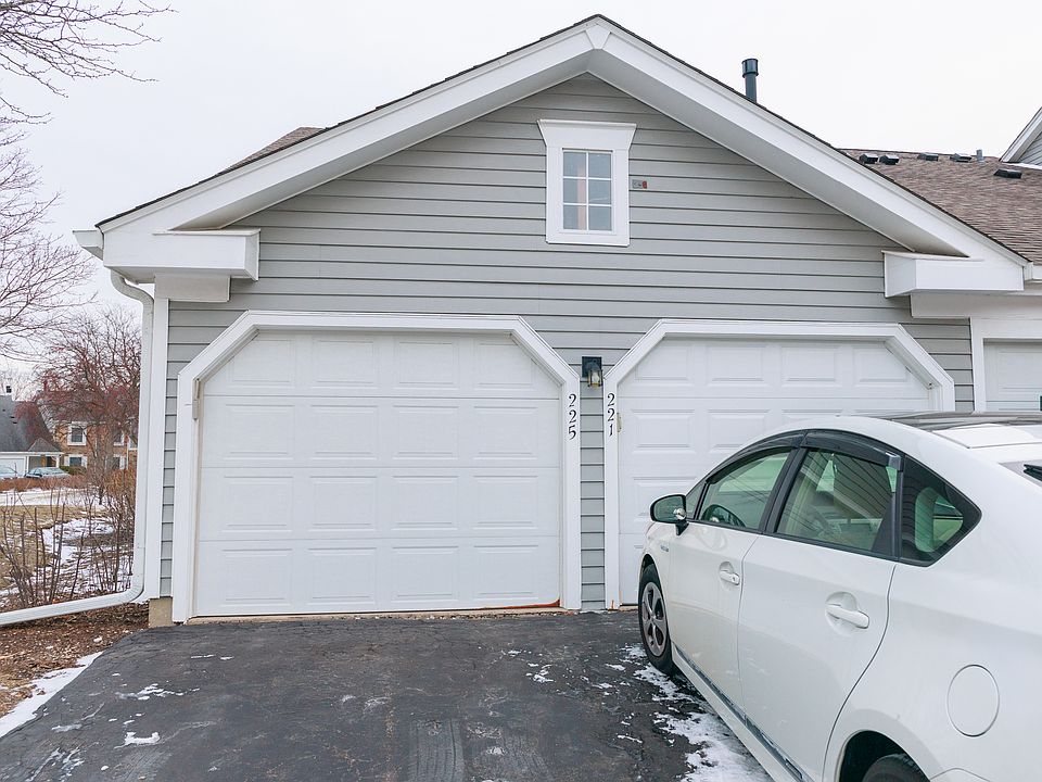 1st image of 225 Thornapple Ct #225