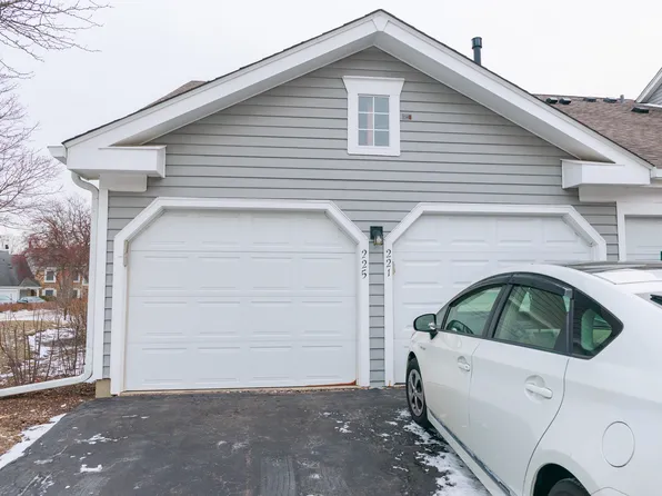 225 Thornapple Ct #225, Buffalo Grove, IL 60089