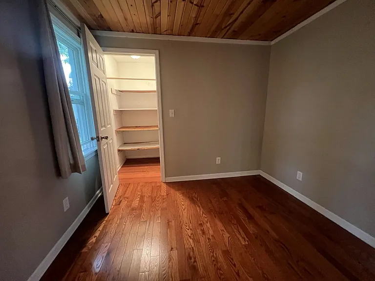 924 Franklin St — Photo 3