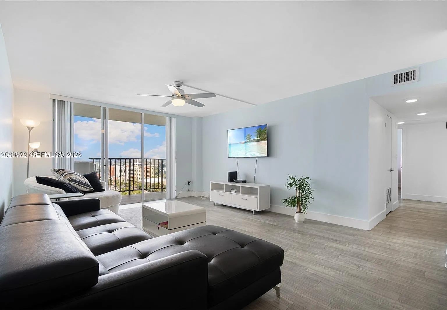 Commodore Plaza Condo — Photo 2