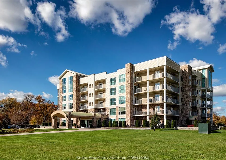 34 Boblo Island Blvd #106