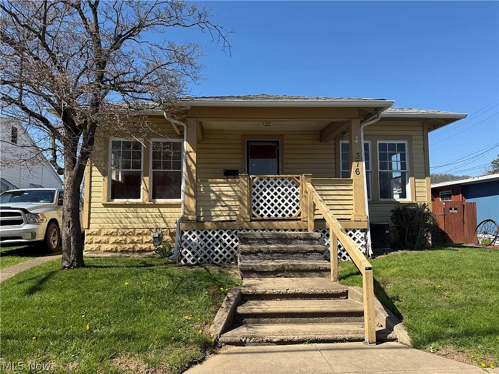 376 E State St photo 1