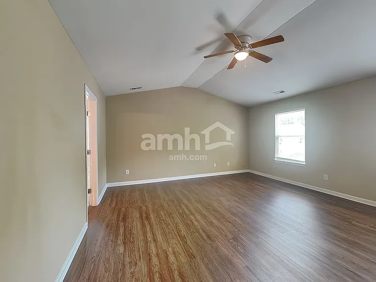 409 Stobhill Ln — Photo 9