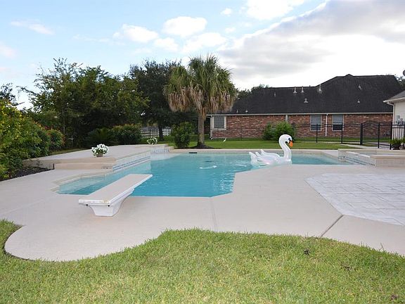 3rd image of 3409 Lindhaven Dr