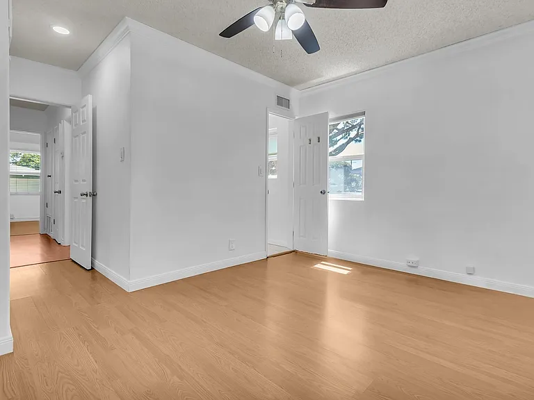 1833 Lees Ave — Photo 17