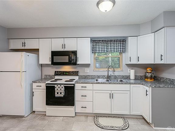 4th image of 5055 Seville Dr