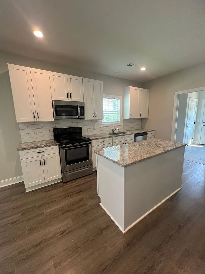 Newer Construction 3 Bedroom House — Photo 3