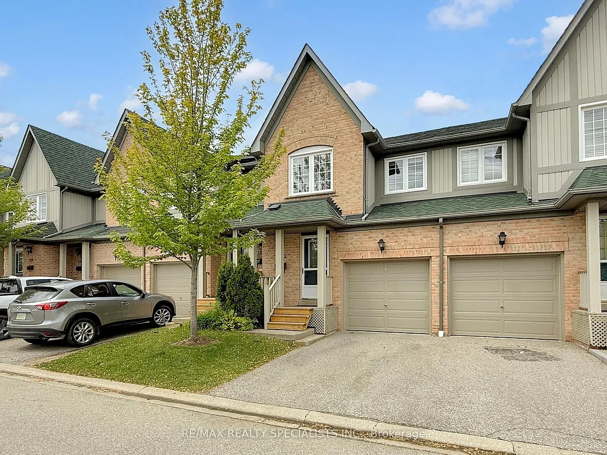 Building Photo - 2945 Thomas St #127