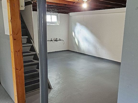 3rd image of 225 Franklin St