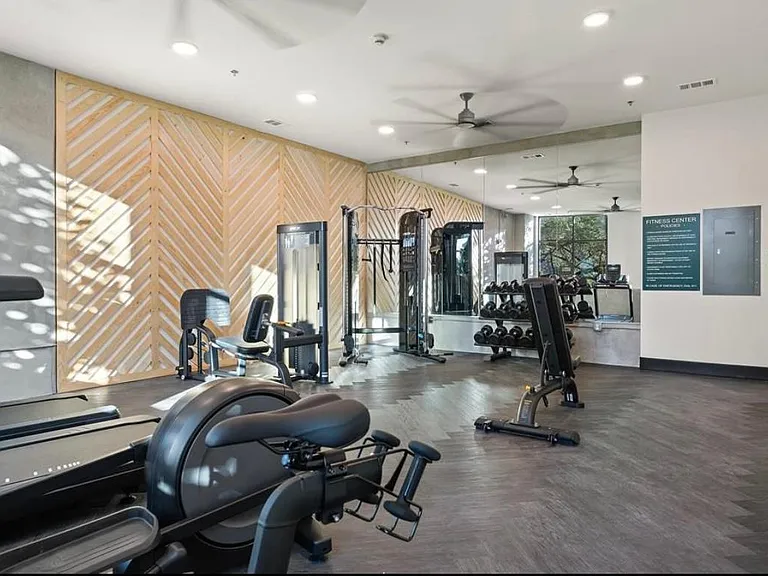 2500 Longview St #411 — Photo 24