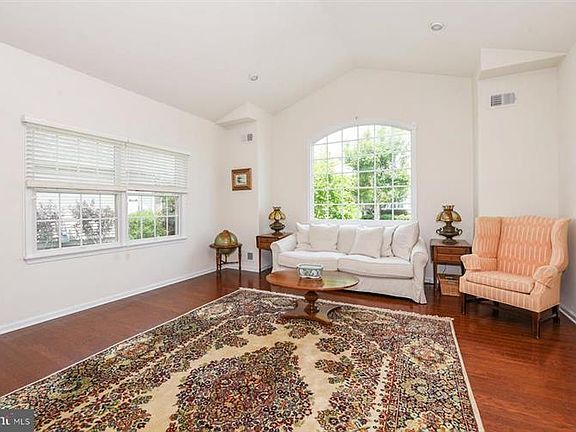 4th image of 55 Murano Dr