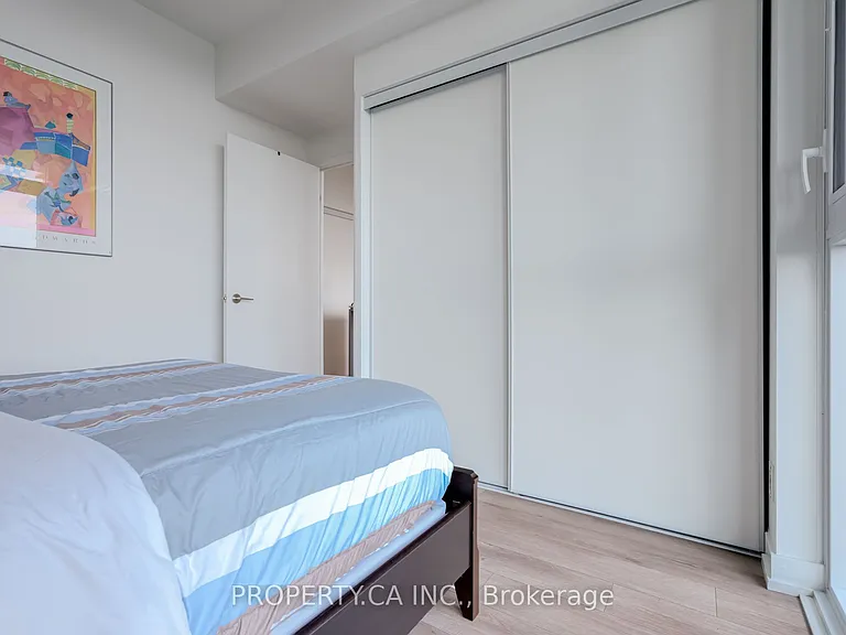 33 Helendale Ave #719 — Photo 18