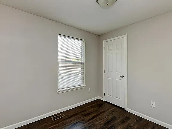 964 Carpenter St — Photo 10