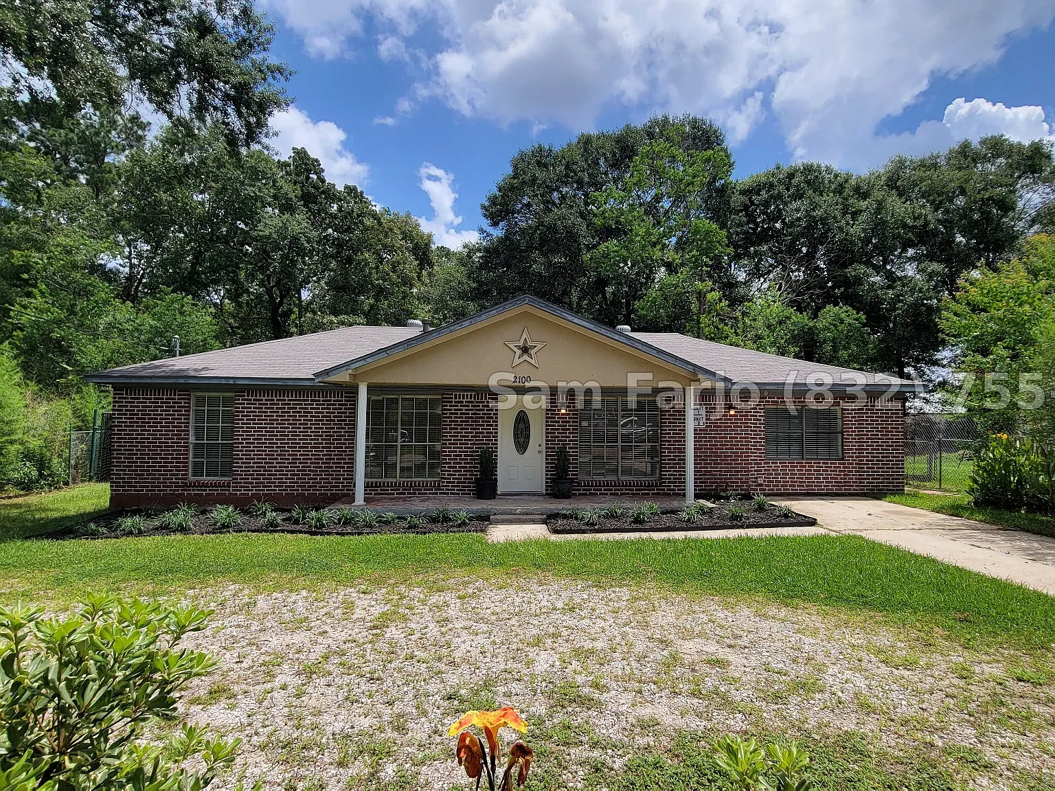 2100 Hill Top Ct — Photo 2