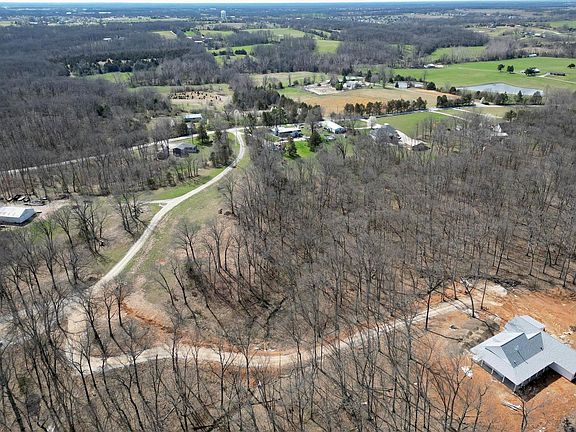 4th image of 105 Hillcrest Woods Ln
