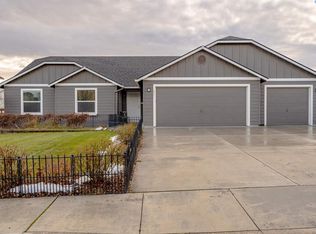 2067 Crab Apple Cres, West Richland, WA 99353
