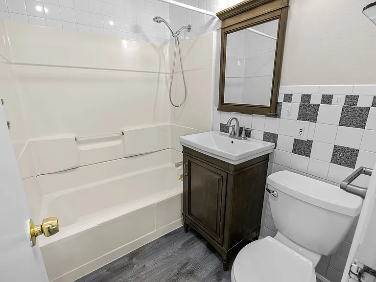 5908 Meredith Dr — Photo 7