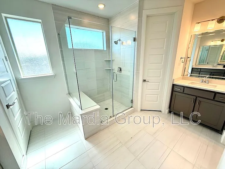 4916 Broadway Dr — Photo 3