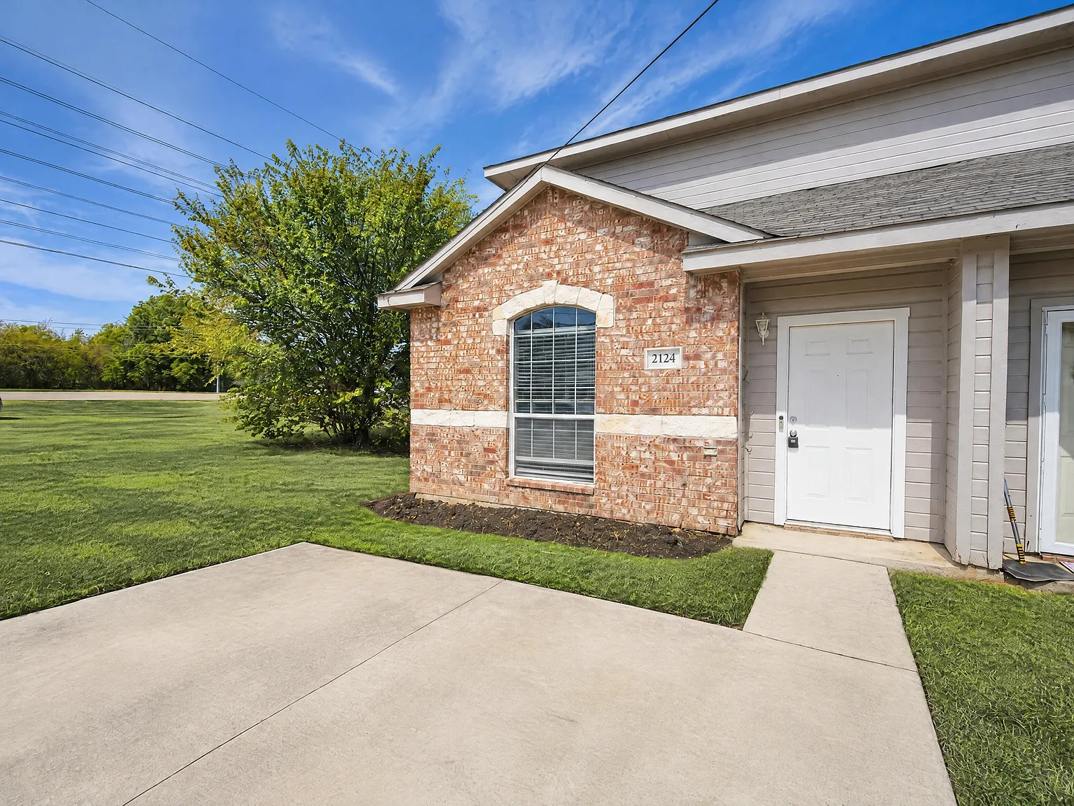 4 bed, 1468 sqft, $2,295 — Photo 2