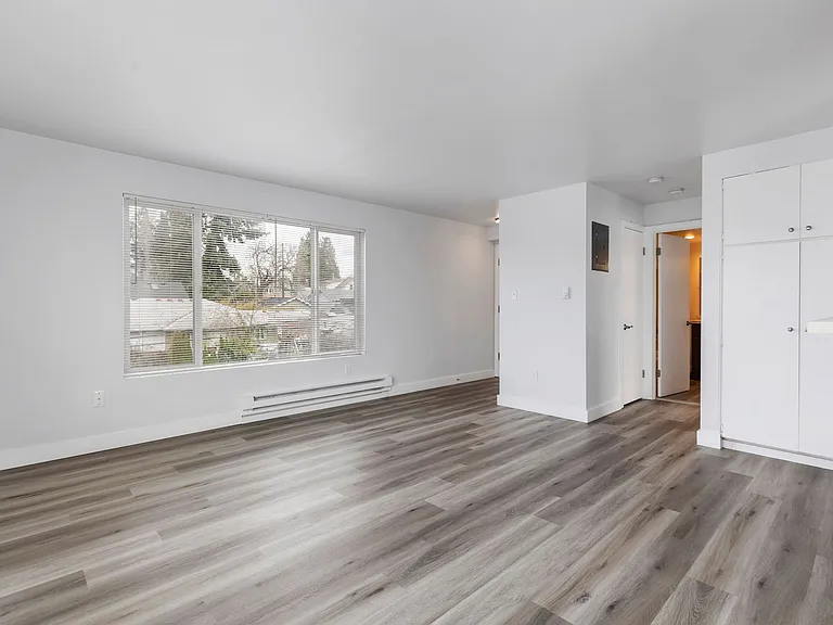 The Hallmark Apartments — Photo 9