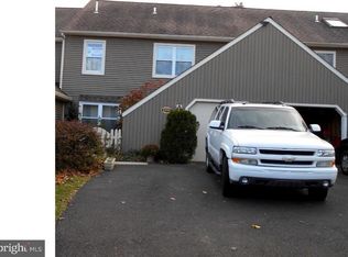 1595 Lakeview Cir, Yardley, PA