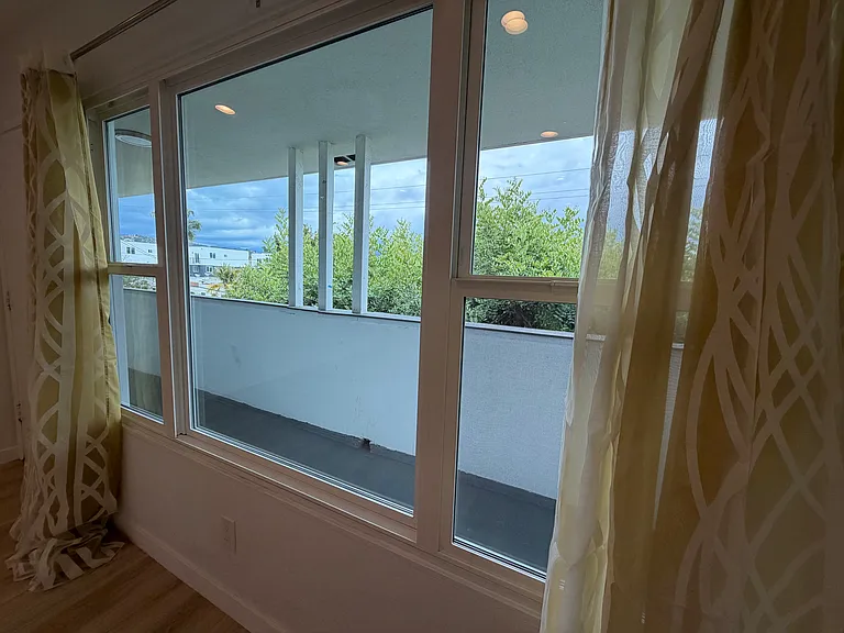 1161 N Hobart Blvd — Photo 3