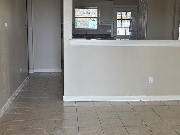 3rd image of 1901 Treasure Oaks Dr