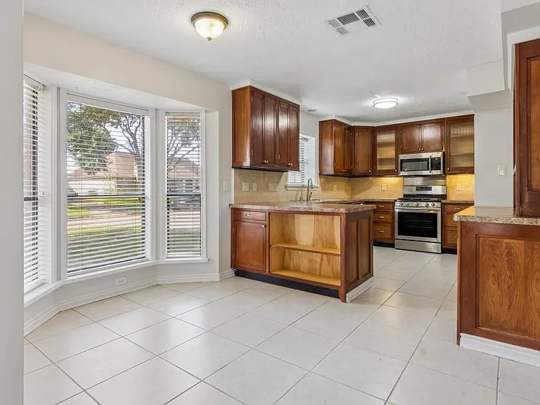 6915 La Mirada Dr — Photo 12