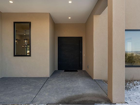 3rd image of 10 Rainbow Valley Rd