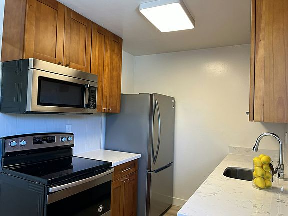 5th image of 611 San Luisito Way #11
