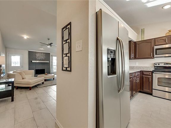 4th image of 3514 Hawaii Dr