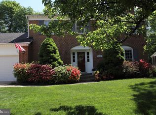 9097 Wexford Dr, Vienna, VA 22182