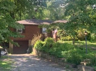 610 Guenevere Dr, Pittsburgh, PA