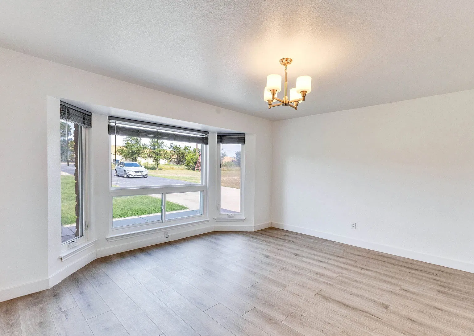 4 bed, 2.5 bath, 2503 sqft, $2,999 — Photo 4