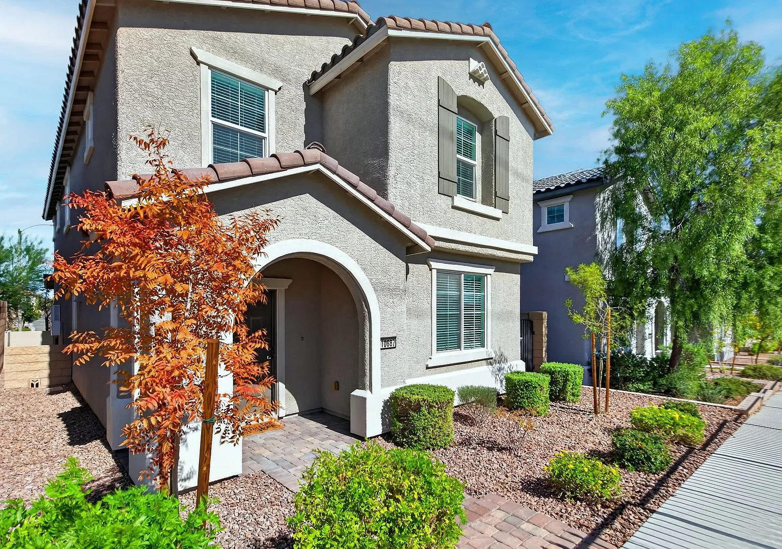 Move-In Ready! Amazing 3-Beds 2.5 Bath 2-Car Garage Home In Centennial! — Photo 2