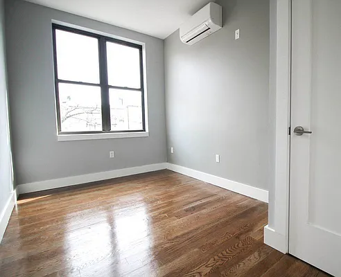 Rented by Evergreen Apartments BK | media 14
