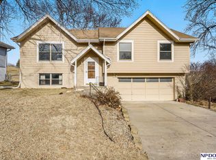 11232 Erskine St, Omaha, NE 68164