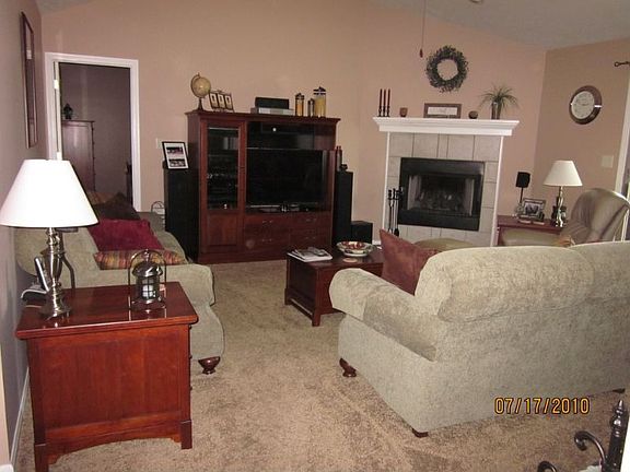 Living Room- Gas Fireplace