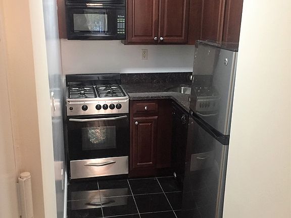 5th image of 220 W 104th St APT 2w