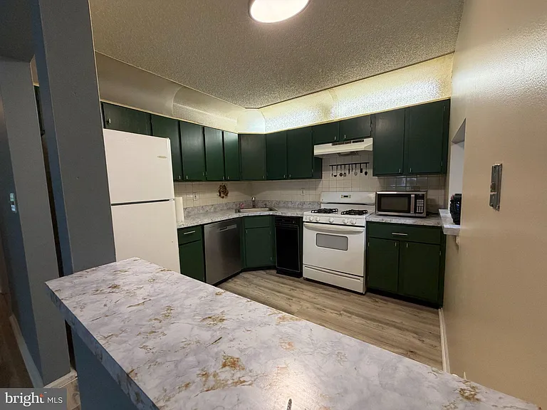 8 Joyner Ct — Photo 6