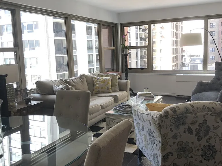 247 E Chestnut St #504 — Photo 7