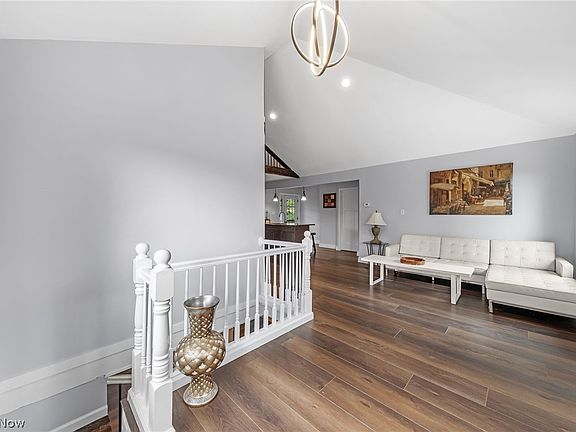 5th image of 3379 Lake St